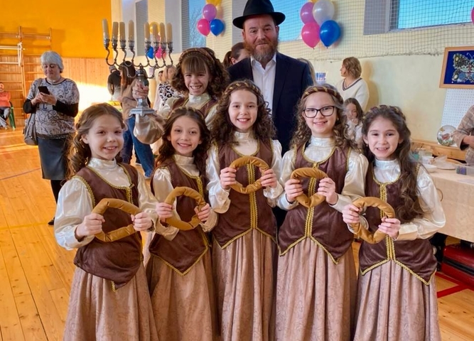 благотворительная ярмарка под названием «Дари свет», посвященная еврейскому празднику Ханука